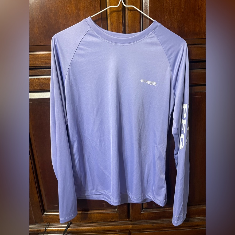 Women’s Columbia shirt- never worn